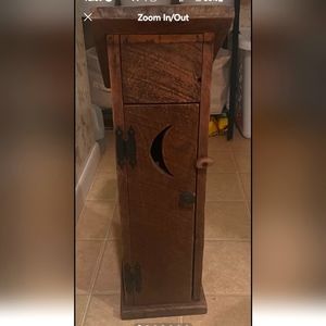 Primitive decor outhouse